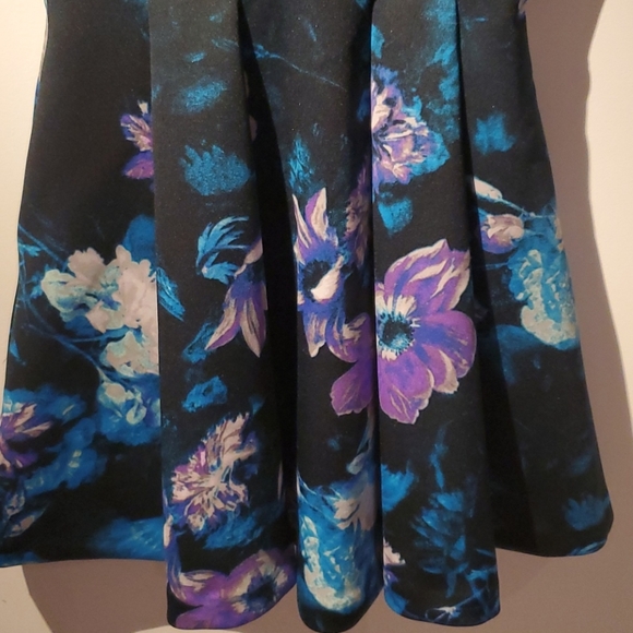 Guess Floral Scuba Mini Dress - Size Small - Picture 7 of 10